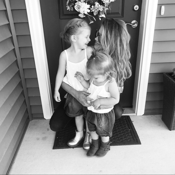 WELCOME TO MY CLOSET! - Picture 1 of 1